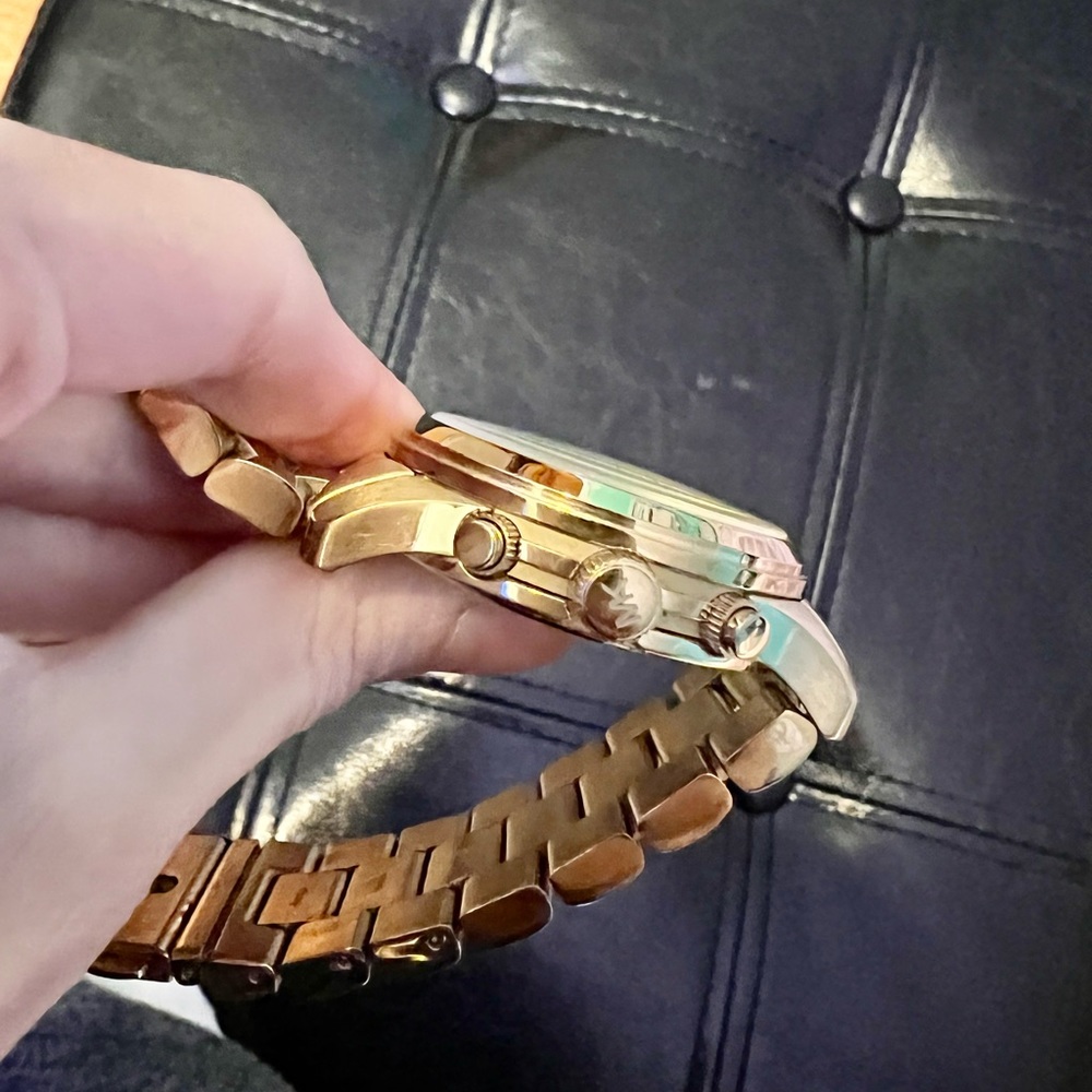 Preowned Michael Kors women watch gold tone ⭐️⭐️⭐️ - Picture 7 of 11
